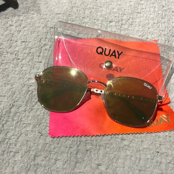 Quay Jezabel Links Sunglasses - Picture 3 of 5